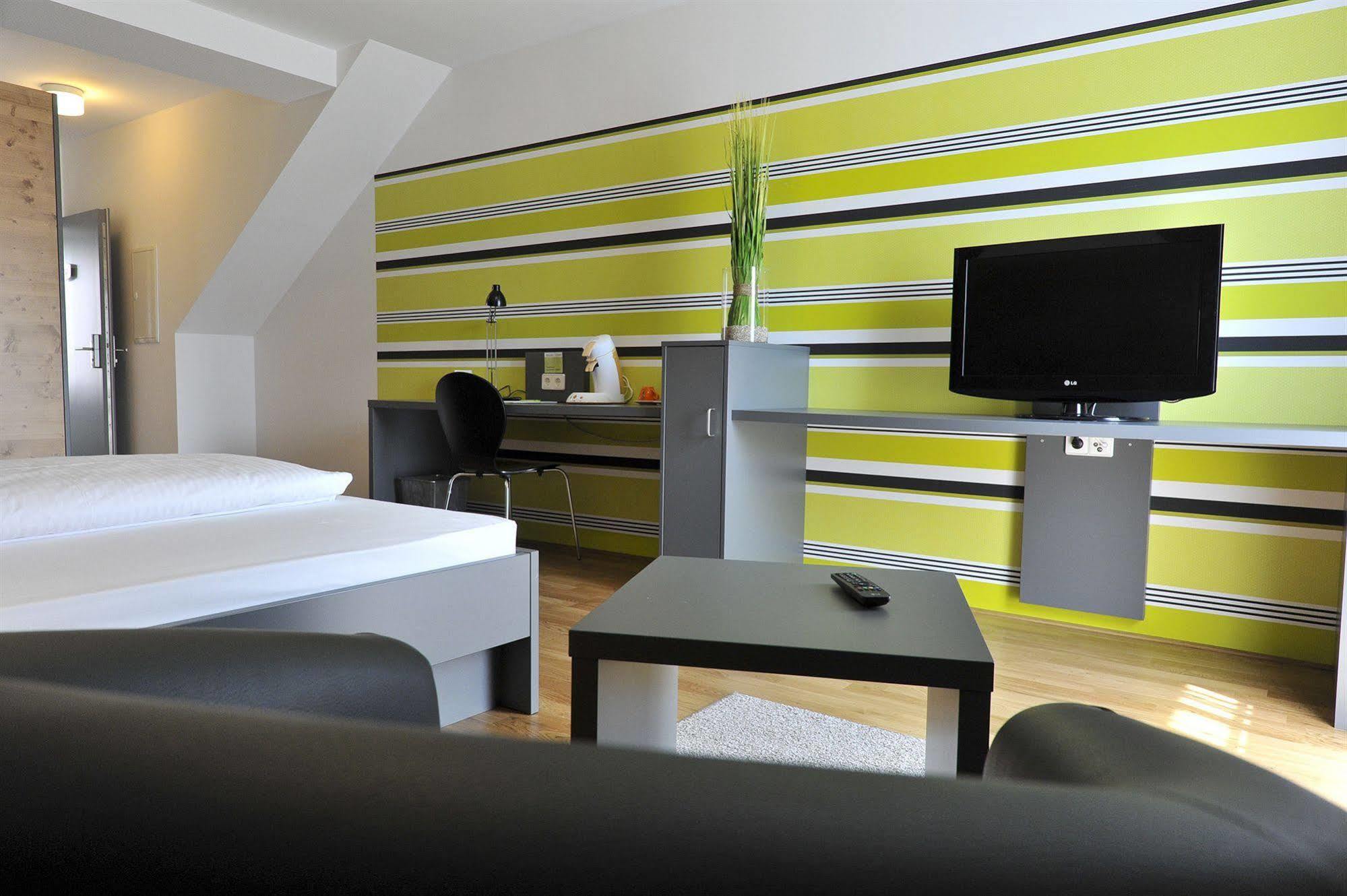 Campuszwei - Hotel & Boardinghouse Ludwigsburg Ngoại thất bức ảnh